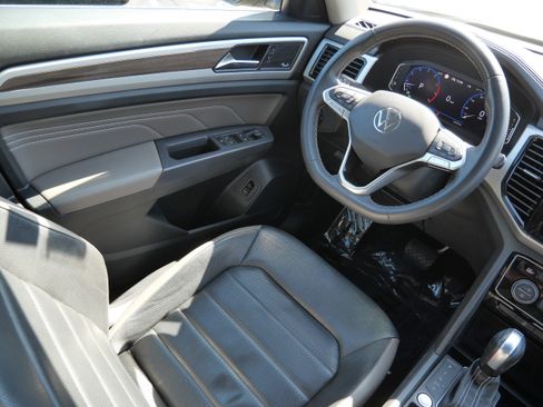 Certified 2021 Volkswagen Atlas SEL Premium image 9