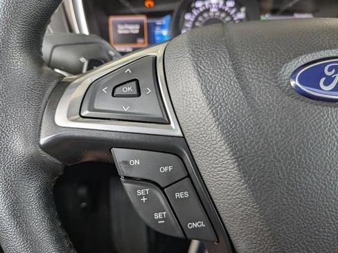 Used 2017 Ford Fusion SE w/ Fusion SE Technology Package FWD image 16