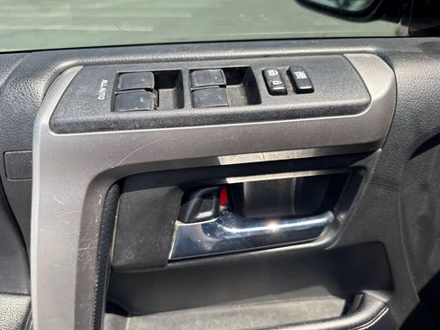 Used 2018 Toyota 4Runner SR5 AWD/4WD image 16