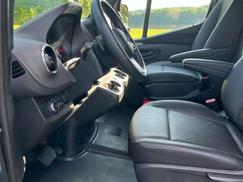 Used 2022 Mercedes-Benz Sprinter 4500 image 6