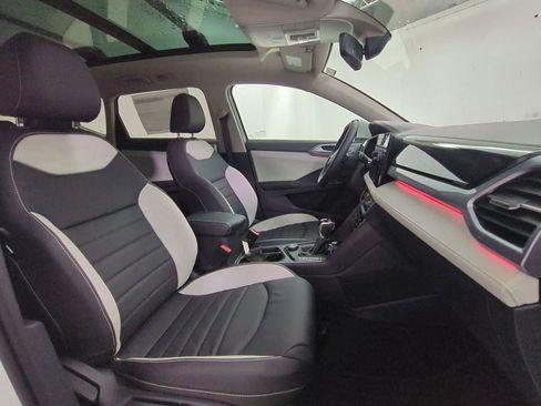 New 2025 Volkswagen Taos SEL image 22