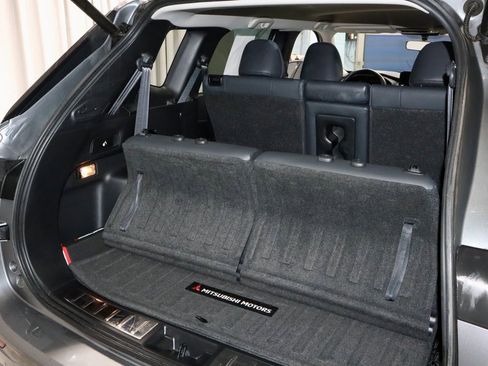 Used 2022 Mitsubishi Outlander SE image 15