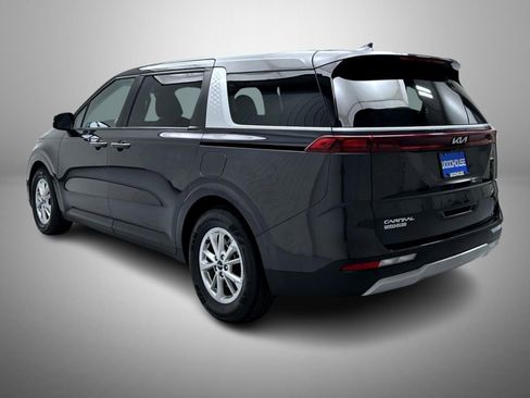 Used 2024 Kia Carnival LX image 7