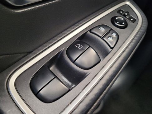 Used 2024 Nissan Versa SR FWD image 27