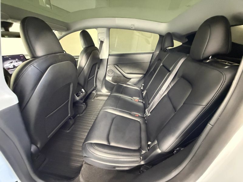 Used 2025 Tesla Model Y Long Range AWD/4WD image 31