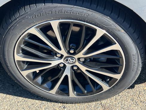Used 2020 Toyota Camry SE w/ Convenience Package FWD image 15