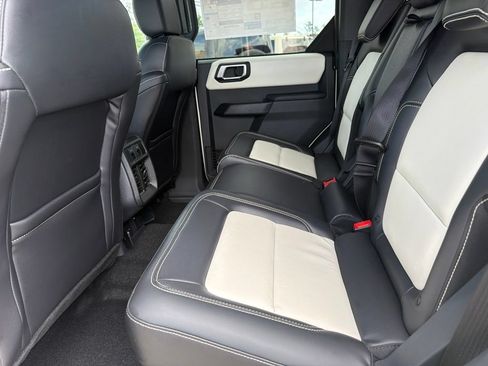 New 2026 Ford Bronco Outer Banks w/ Sasquatch Package AWD/4WD image 11