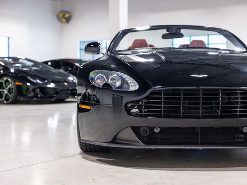 Used 2014 Aston Martin V8 Vantage Roadster RWD image 21