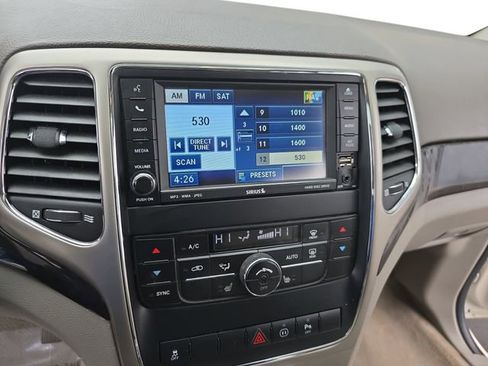 Used 2011 Jeep Grand Cherokee Laredo image 9