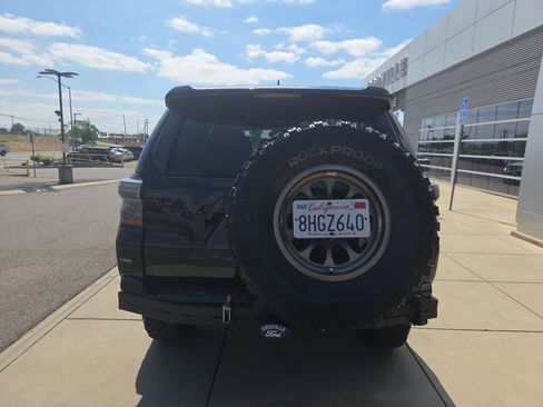 Used 2019 Toyota 4Runner TRD Off-Road Premium AWD/4WD image 4