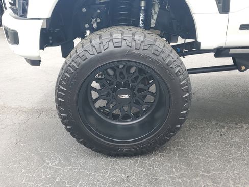 Used 2025 Ford F350 Platinum w/ Platinum Plus Package image 5