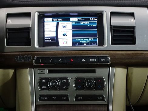 Used 2013 Jaguar XF image 24