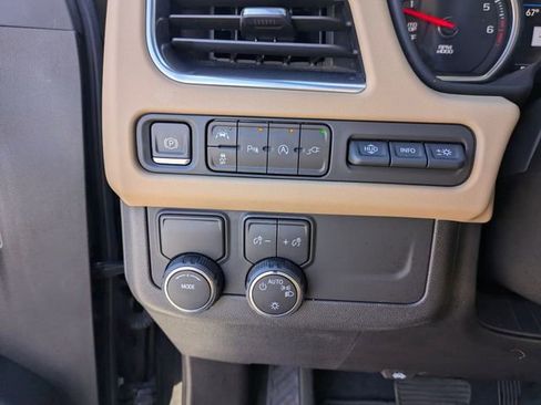 Used 2021 Chevrolet Suburban Premier RWD image 16