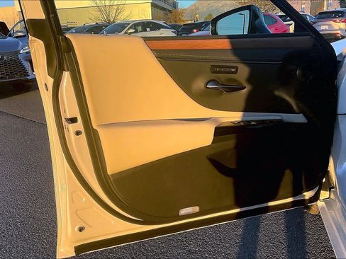 New 2025 Lexus ES 350 w/ Premium Package image 10