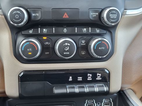 Used 2019 RAM 1500 Laramie AWD/4WD image 21