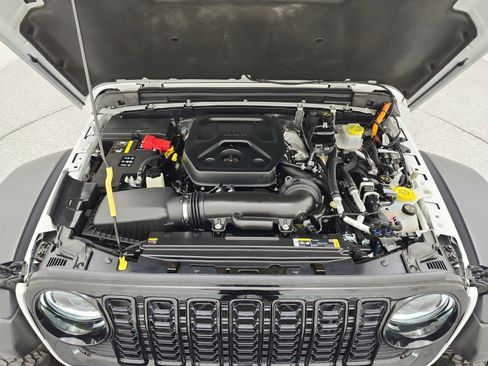 Used 2024 Jeep Wrangler Unlimited AWD/4WD image 16