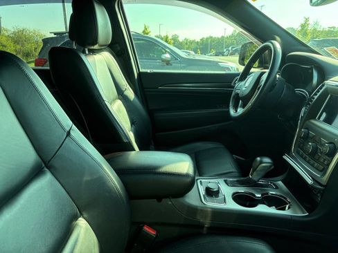 Used 2018 Jeep Grand Cherokee Limited AWD/4WD image 9