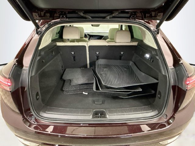 Used 2022 Buick Envision Avenir w/ Technology Package II FWD image 28