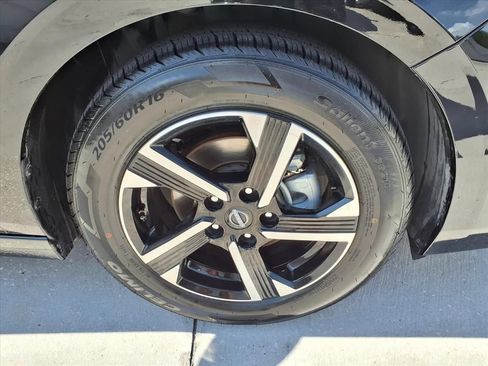 Used 2024 Nissan Sentra SV FWD image 7