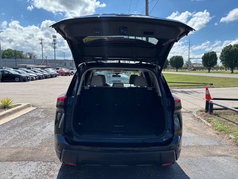 Used 2025 Nissan Rogue SV AWD/4WD image 28