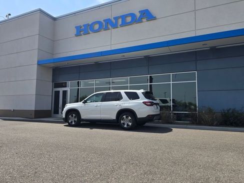 Used 2025 Honda Pilot EX-L image 16