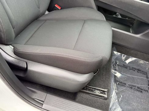 Used 2023 Nissan Rogue S FWD image 11