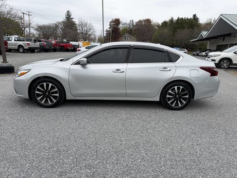 Used 2018 Nissan Altima 2.5 SV FWD image 2