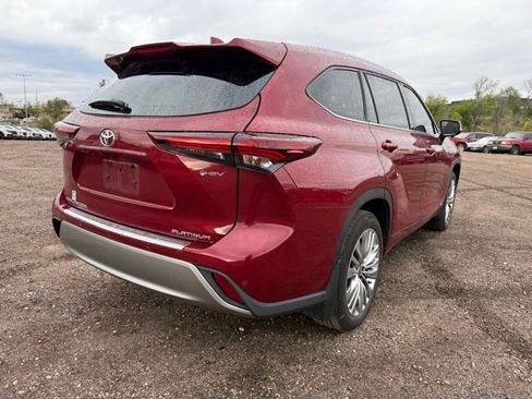 Used 2025 Toyota Highlander Platinum AWD/4WD image 5