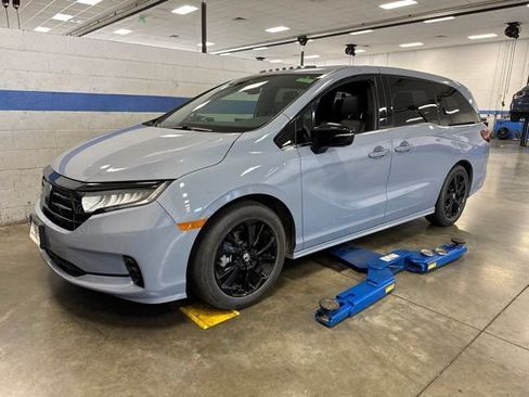 Used 2024 Honda Odyssey Sport image 2