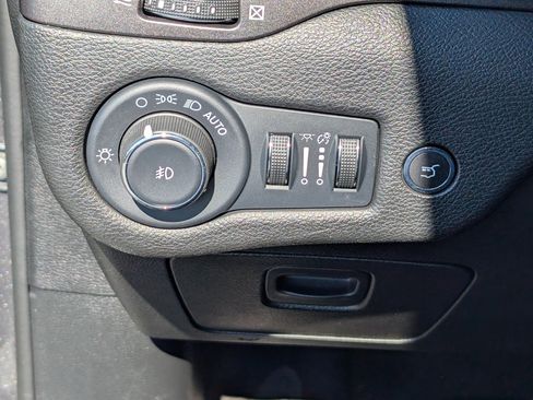 Used 2022 Jeep Cherokee Trailhawk w/ Sun, Sound & Nav Group image 24