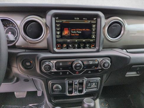 Used 2023 Jeep Gladiator Overland AWD/4WD image 14