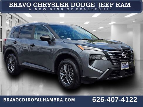 Used 2024 Nissan Rogue S FWD image 1