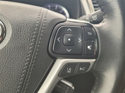 Used 2019 Toyota Highlander image 27