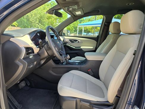 Used 2022 Chevrolet Traverse LS FWD image 9