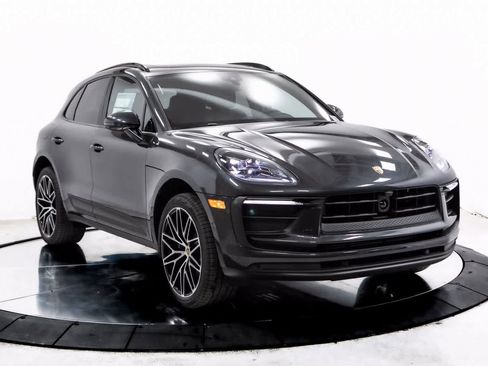 Certified 2025 Porsche Macan image 9