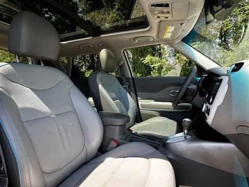 Used 2016 Kia Soul EV + w/ Sun & Fun Package FWD image 20