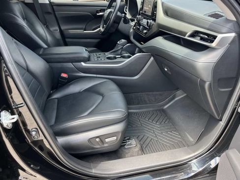 Used 2023 Toyota Highlander XLE AWD/4WD image 27