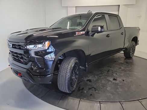 Used 2026 Chevrolet Silverado 1500 LT Trail Boss w/ LT Trail Boss Premium Package AWD/4WD image 3