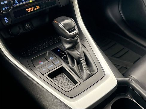 Used 2019 Toyota RAV4 XLE Premium image 24