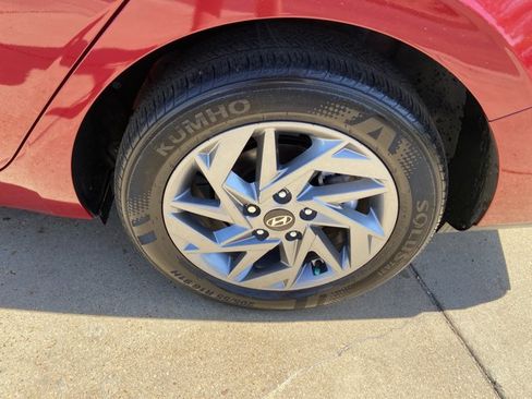 Used 2024 Hyundai Elantra SEL FWD image 31