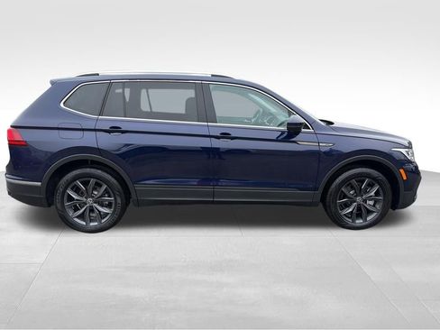 Used 2023 Volkswagen Tiguan SE w/ Panoramic Sunroof Package image 7