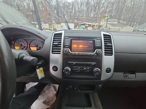 Used 2015 Nissan Frontier SV image 13