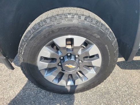 Used 2022 Chevrolet Silverado 2500 Custom w/ Custom Value Package AWD/4WD image 12