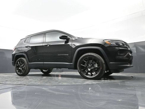 Used 2026 Jeep Compass Latitude AWD/4WD image 37