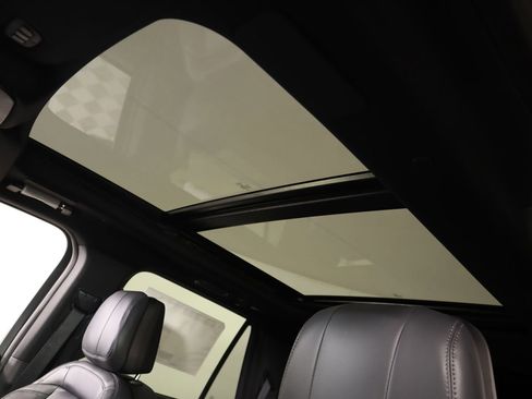 New 2026 Lincoln Navigator Reserve AWD/4WD image 16