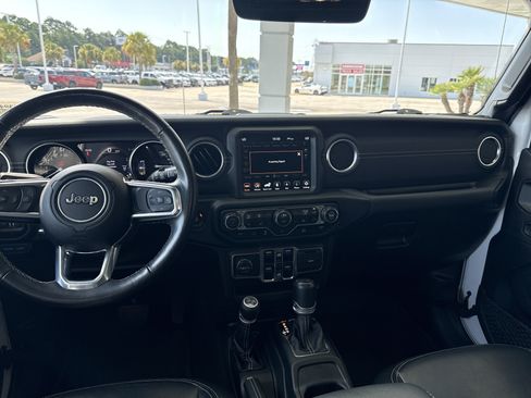 Used 2022 Jeep Wrangler Unlimited Sahara w/ Cold Weather Group AWD/4WD image 28