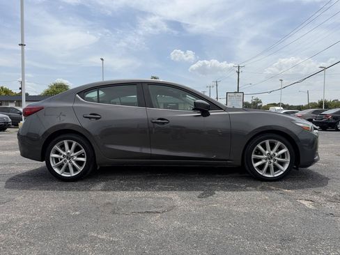 Used 2017 MAZDA MAZDA3 Touring FWD image 4