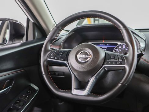 Used 2025 Nissan Sentra SR image 12