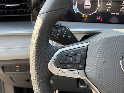 New 2026 Volkswagen Tiguan SE R-Line FWD image 27