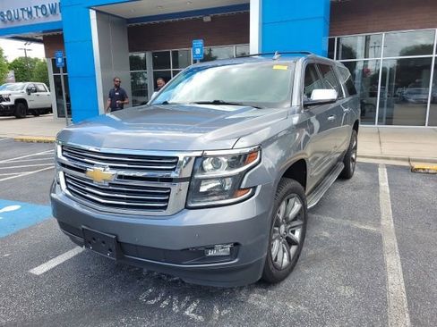 Used 2019 Chevrolet Suburban Premier RWD image 1